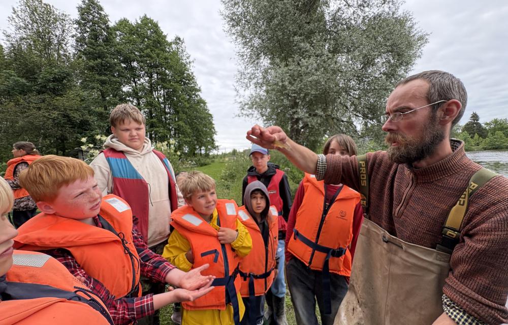 lapsed vaatavad meest, kes näitab kala